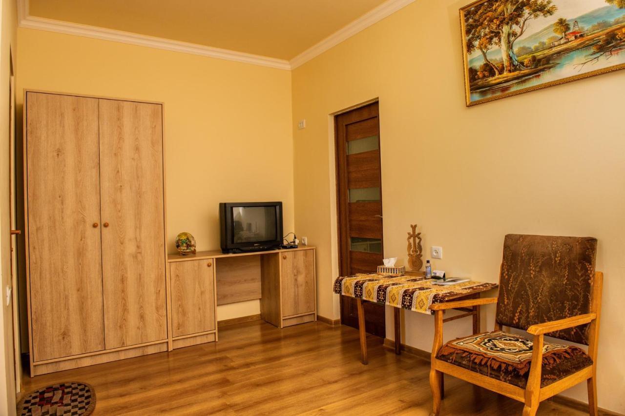 Hayi Tun Guest House Goris Exteriér fotografie