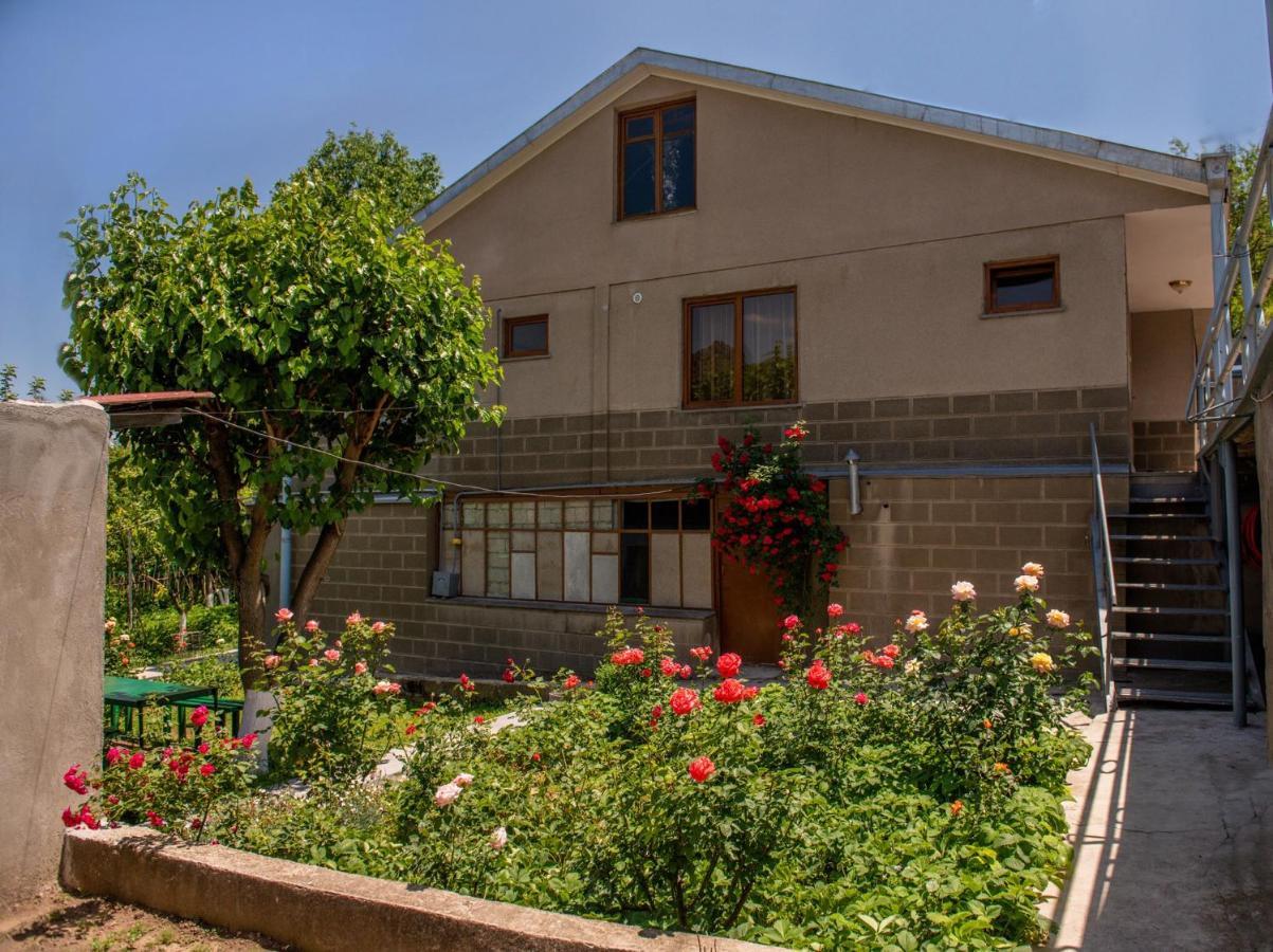 Hayi Tun Guest House Goris Exteriér fotografie