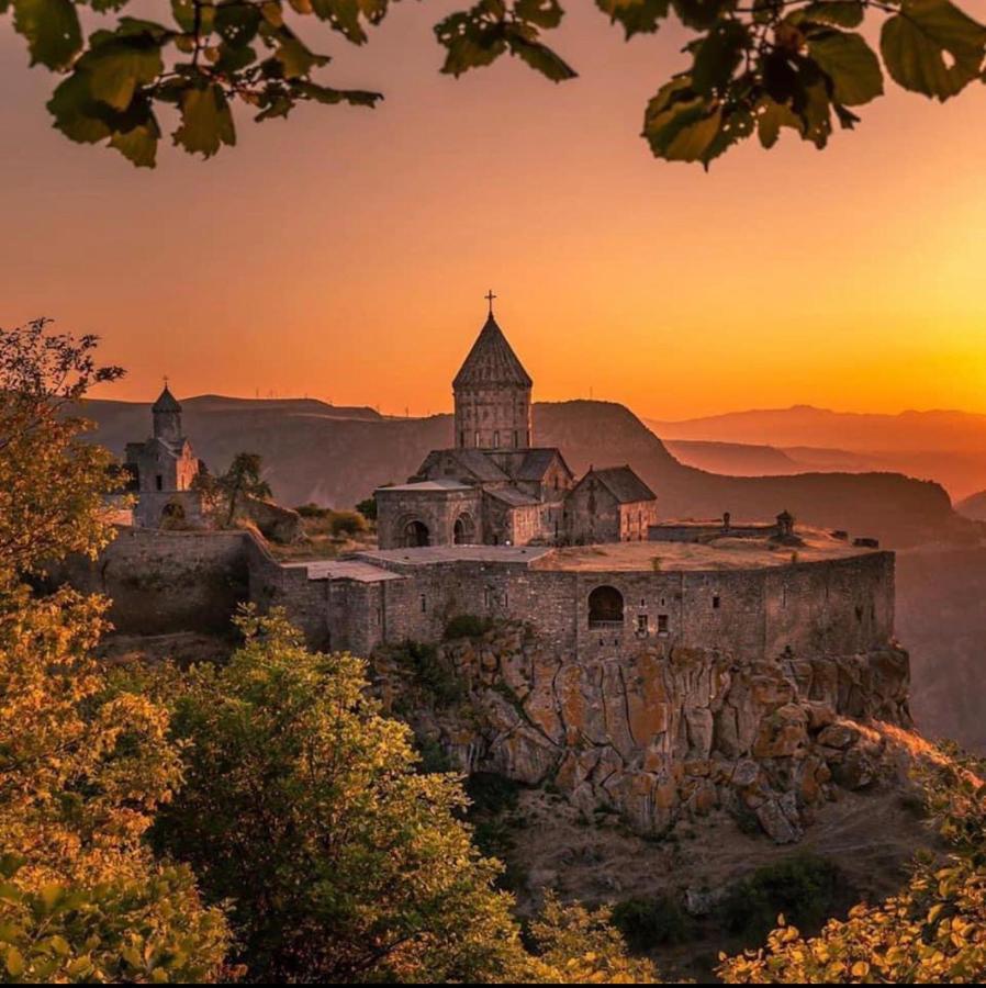 Hayi Tun Guest House Goris Exteriér fotografie