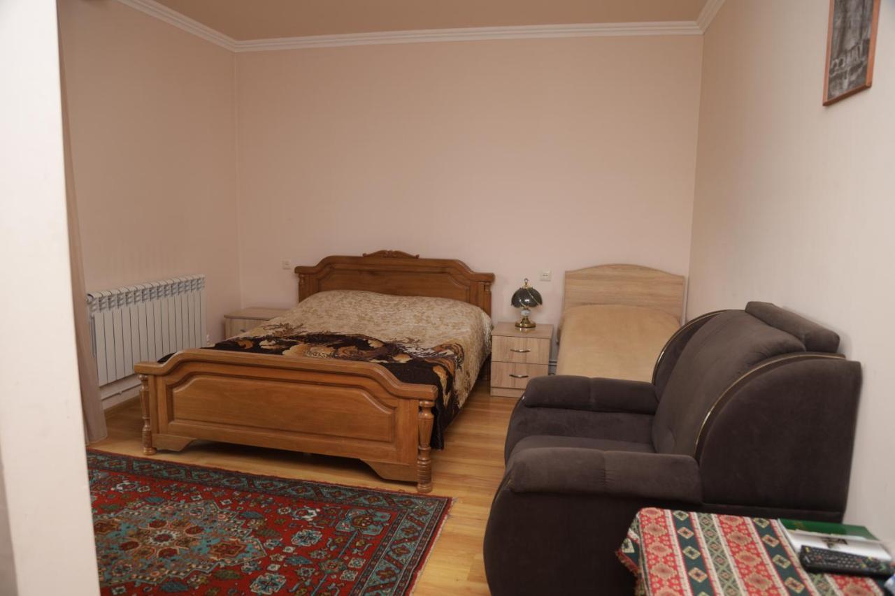 Hayi Tun Guest House Goris Exteriér fotografie