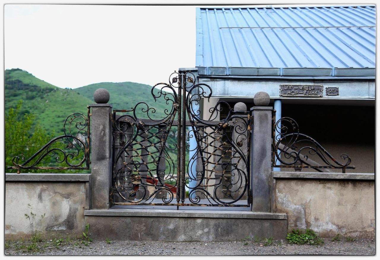 Hayi Tun Guest House Goris Exteriér fotografie